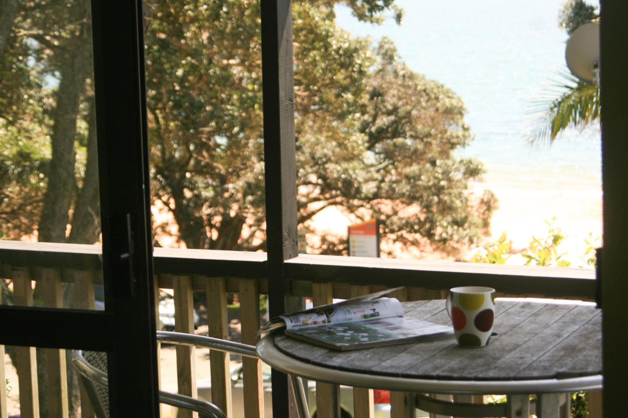 קופרס ביץ' Driftwood Lodge Beachfront, Cable Bay, Northland מראה חיצוני תמונה