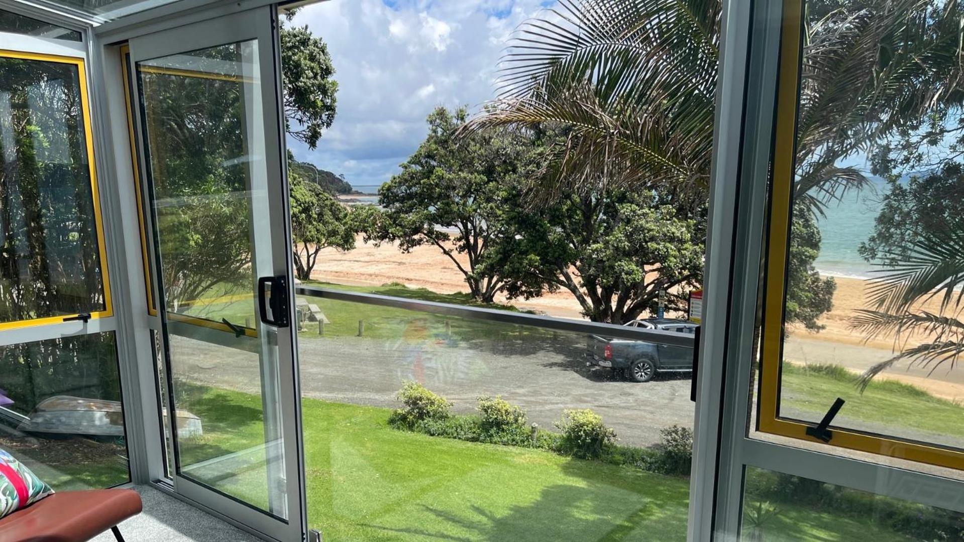 קופרס ביץ' Driftwood Lodge Beachfront, Cable Bay, Northland מראה חיצוני תמונה