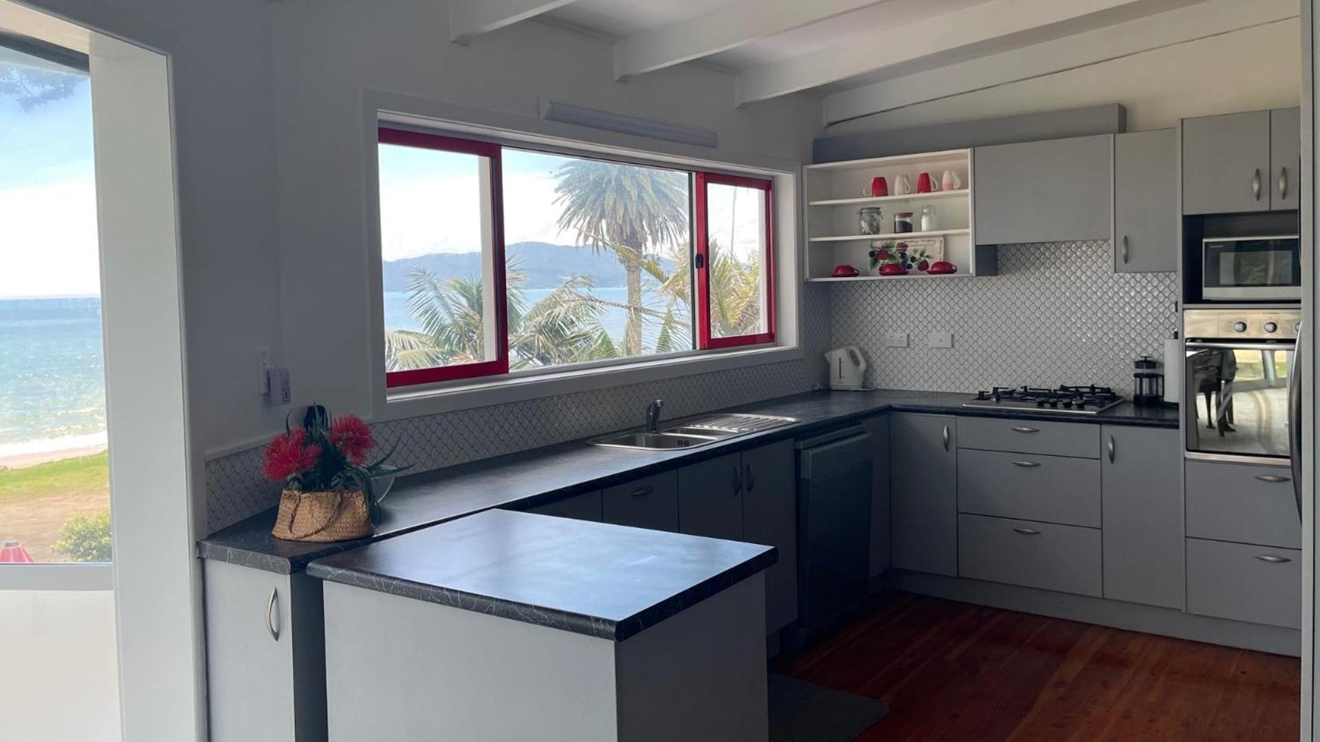 קופרס ביץ' Driftwood Lodge Beachfront, Cable Bay, Northland חדר תמונה