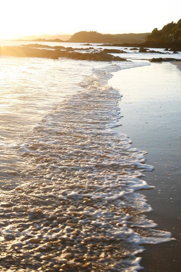 קופרס ביץ' Driftwood Lodge Beachfront, Cable Bay, Northland מראה חיצוני תמונה
