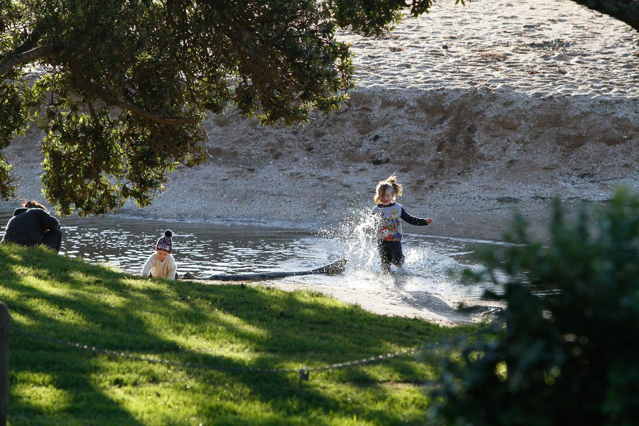 קופרס ביץ' Driftwood Lodge Beachfront, Cable Bay, Northland מראה חיצוני תמונה